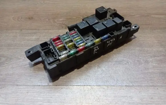 Volvo S60 Fuse module 518828108 30728008