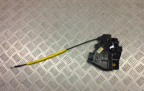 KIA Stonic Front door lock 81320H8060