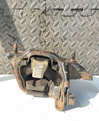 Skoda Fabia Mk2 (5J) Engine mount bracket 6Q0199555
