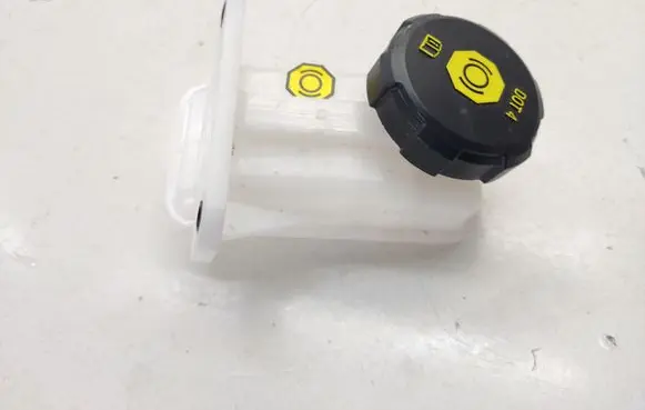KIA Ceed Clutch fluid reservoir/tank 