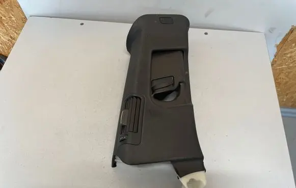 Audi Q7 4L (B) pillar trim (top)