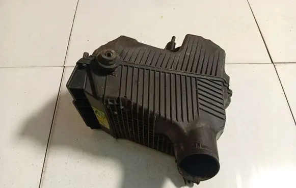 Renault Megane II Air filter box 8200166612D