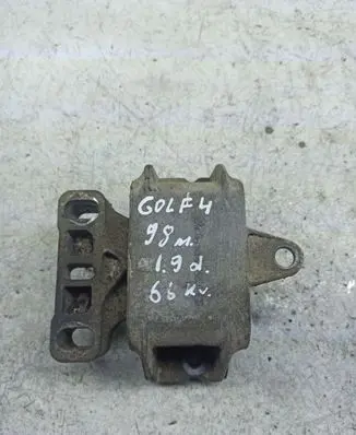 Volkswagen Golf IV Engine mount bracket