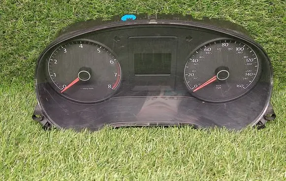 Volkswagen Jetta VI Speedometer (instrument cluster) 5C6920952 A2C8008900