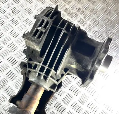 Gearbox transfer box case
