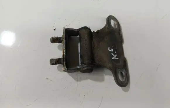 Toyota Avensis T250 Rear door lower hinge 