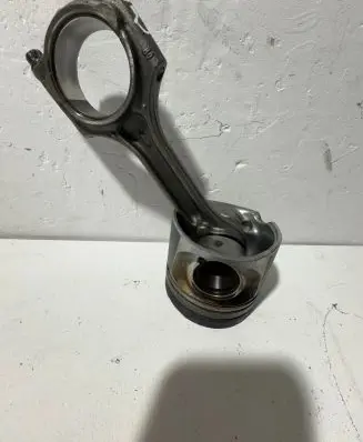 Volvo V70 Piston with connecting rod