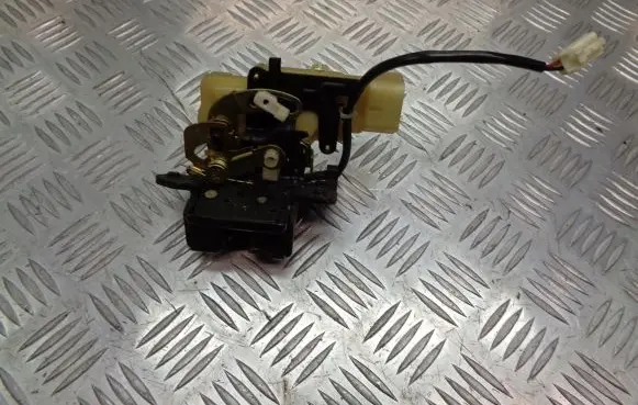 Mazda Premacy Tailgate exterior lock 