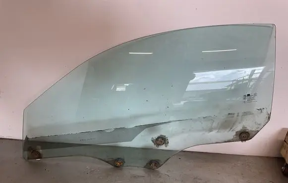 Hyundai Coupe Front windscreen/windshield window A004835 DOT184AS2M451