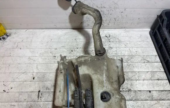 Mercedes-Benz C W203 Windshield washer fluid reservoir/tank 2038600560