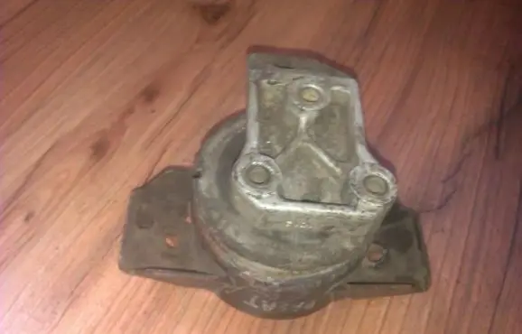 Volkswagen PASSAT B3 Engine mount bracket 535199262