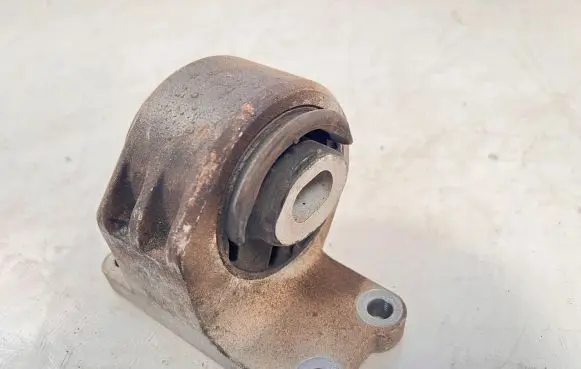 Land Rover Discovery 4 - LR4 Gearbox mount 4618099231
