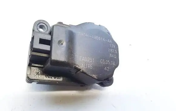 Ford Focus C-MAX Air flap motor/actuator 3M5H19E616AA 3M5H-19E616-AA