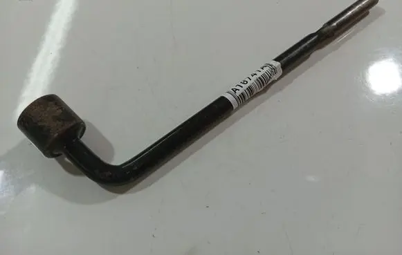 Nissan Almera Tino Wheel nut wrench 