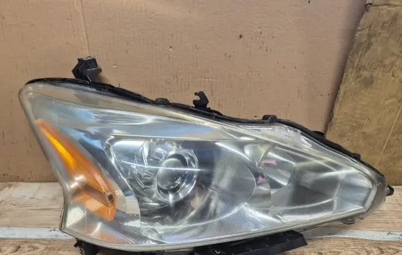 Nissan Altima Headlight/headlamp