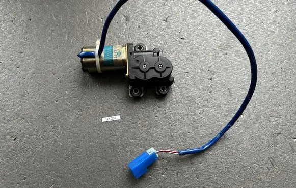 Nissan Patrol Y61 Seat adjustment motor 8734272T10