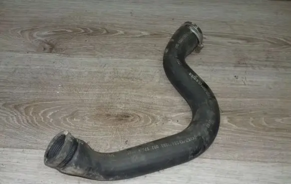 Volvo XC70 Engine coolant pipe/hose 08671393