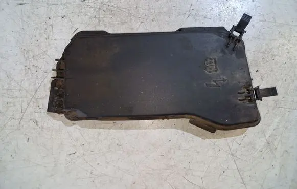 Mercedes-Benz C W204 Fuse box cover A2045400182