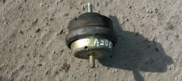 Engine mount bracket