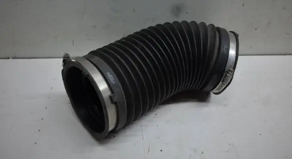 Chrysler Town & Country V Air intake hose/pipe 04861732AB