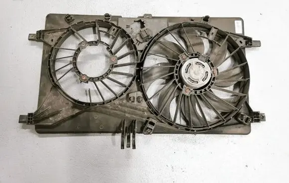 Radiator cooling fan shroud