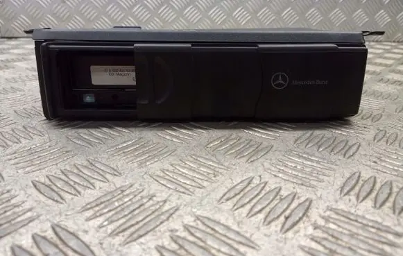 Mercedes-Benz C W203 CD/DVD changer A2038209089