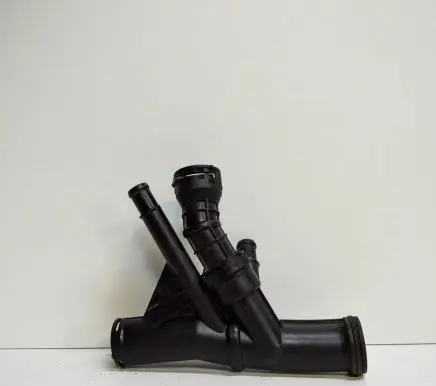 Volkswagen Golf VII Engine coolant pipe/hose 04L121071E