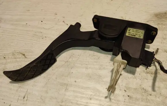 Volkswagen Golf IV Accelerator throttle pedal 1J1721503K 086306420YB3 0281002342