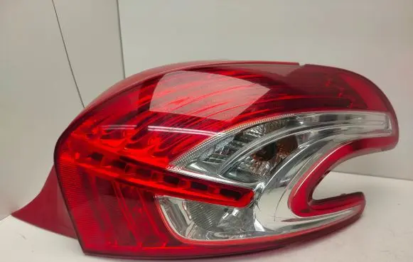 Peugeot 208 I Rear/tail lights 1215R