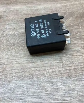 Volkswagen Golf III Other relay 1H0906123A 05340230