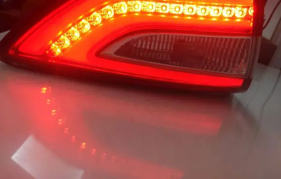 Tailgate rear/tail lights