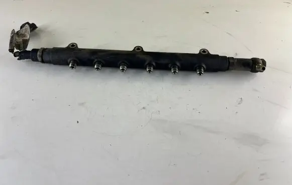 Volvo XC90 Fuel main line pipe 30622085 30637412