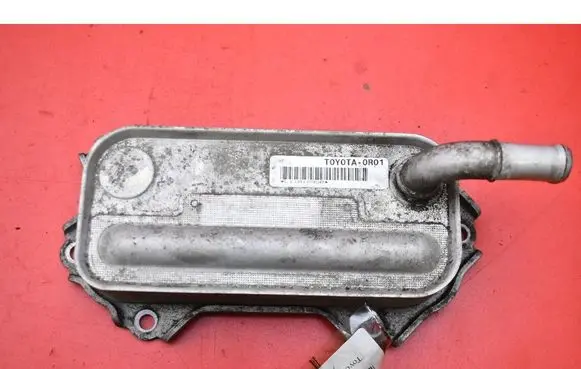 Toyota Avensis Verso Engine oil radiator 0R01