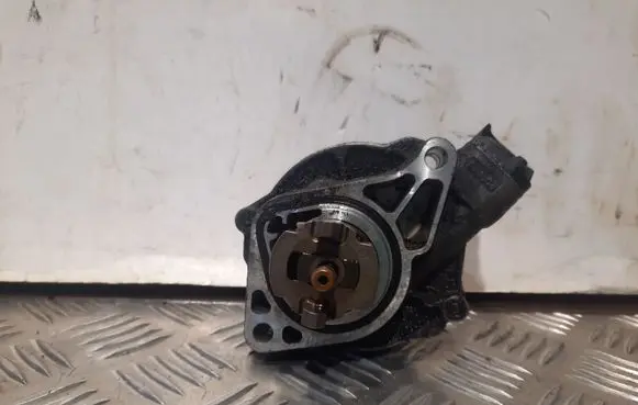 Jaguar XF Vacuum pump AJ813786