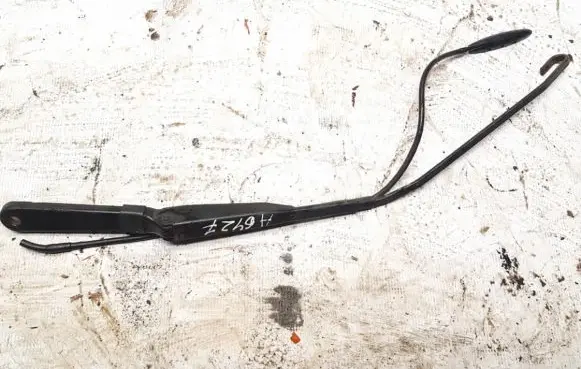 Front wiper blade arm
