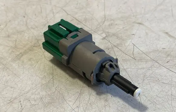 Peugeot Expert Brake pedal sensor switch 9818232580