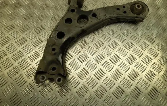 Toyota Prius (XW50) Front lower control arm/wishbone
