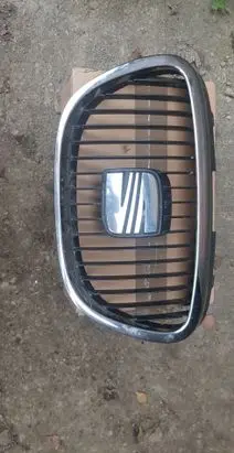 Seat Leon (1P) Front bumper upper radiator grill 5P0853654