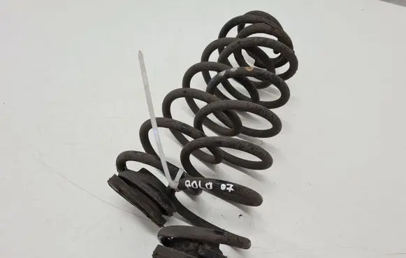 Volkswagen Polo IV 9N3 Rear coil spring