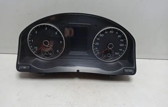 Volkswagen Tiguan Speedometer (instrument cluster) 5N0920972A