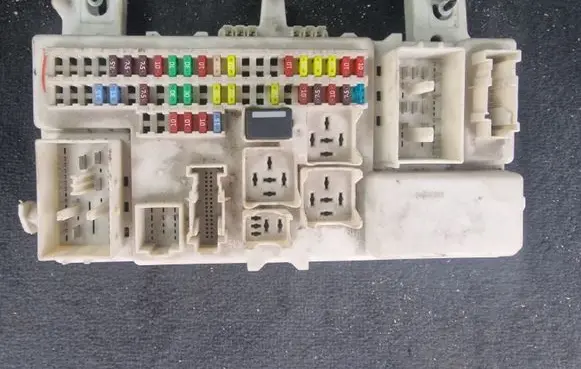 Mazda 3 I Fuse module BS3E66730D 519199020 05003846