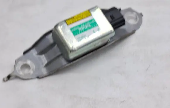 Toyota Prius (XW20) Airbag deployment crash/impact sensor 8983447020 1879000921