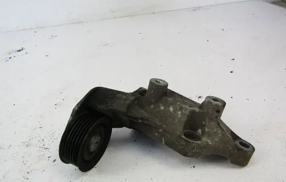 Ford Mondeo Mk III Engine mounting bracket 