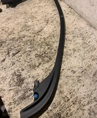 Volvo XC40 Front door glass trim molding 31455061