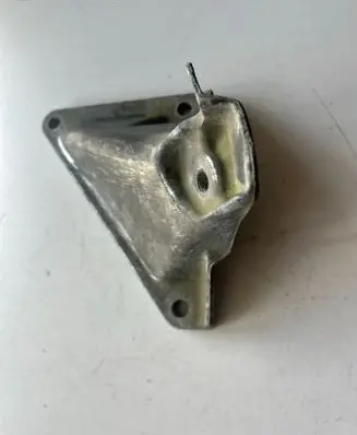 BMW 5 E60 E61 Engine mounting bracket 6761149