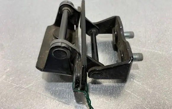 Subaru Forester SK Tailgate/trunk/boot hinge