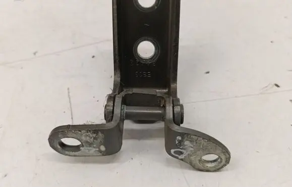 Toyota Yaris XP210 Rear door lower hinge