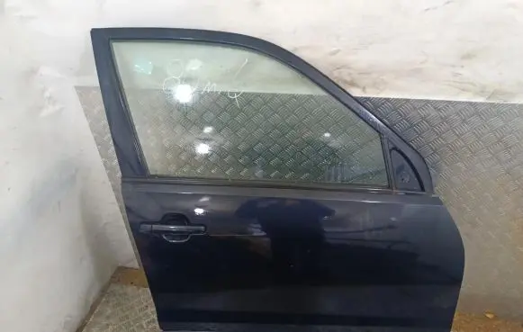 Suzuki Grand Vitara II Front door
