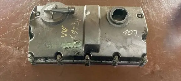 Skoda Fabia Mk1 (6Y) Rocker cam cover 038103475Q