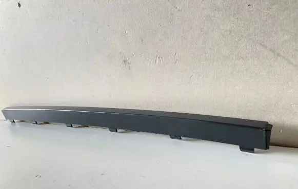 Volvo XC90 Front bumper splitter molding 31383799